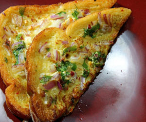 Tosty francuskie na słono z serem i miodem – chrupiące, ciągnące i nie do podrobienia