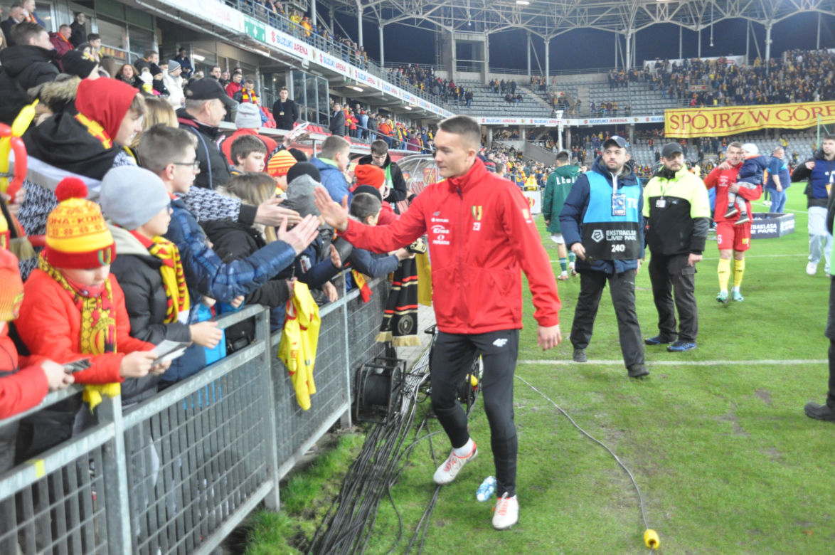 Korona Kielce - Legia Warszawa. Zdjęcia kibiców na Suzuki Arenie