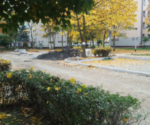 Rozkopy na osiedlu Przyjaźni w Lesznie. Będa nowe parkingi na ul. Niemieckiej