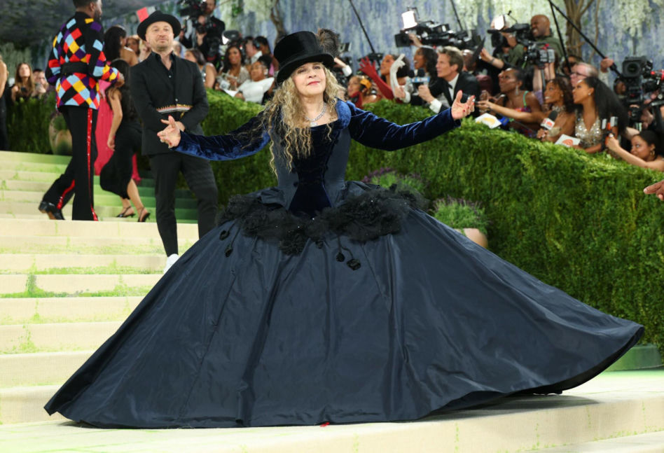 Stevie Nicks pierwszy raz w historii na Met Gali! Artystka pojawiła się w stroju z... sieciówki!
