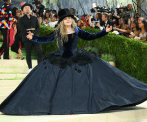 Stevie Nicks pierwszy raz w historii na Met Gali! Artystka pojawiła się w stroju z... sieciówki!