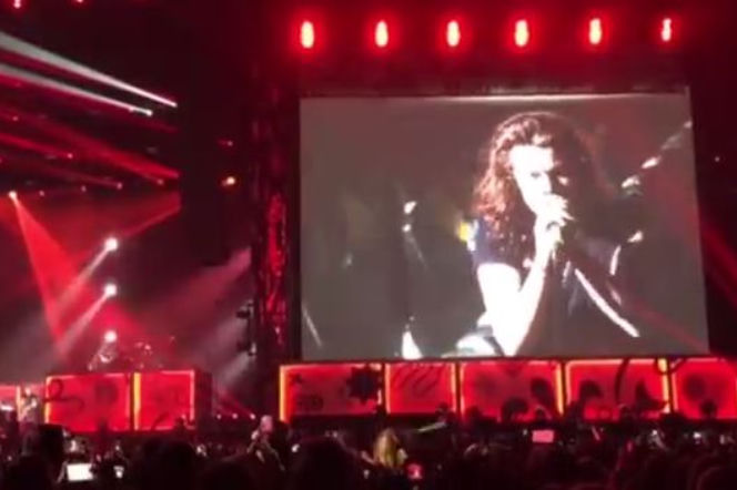 One Direction Drag Me Down LIVE