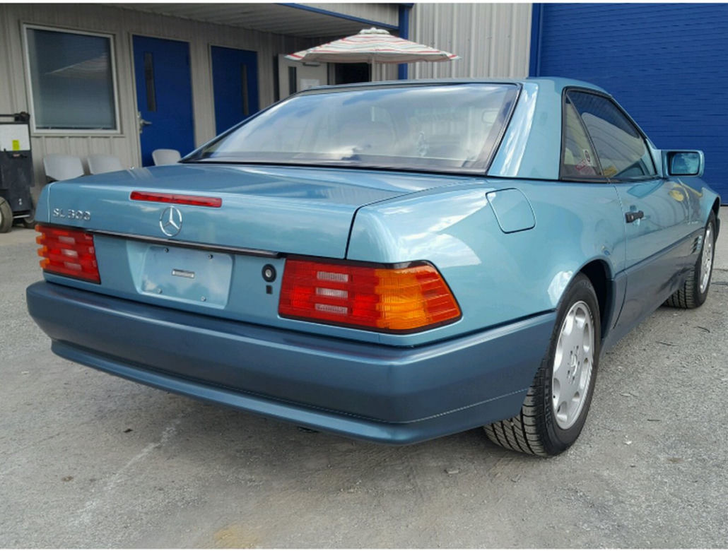 Mercedes 500 SL z przebiegiem niecałych 2000 km
