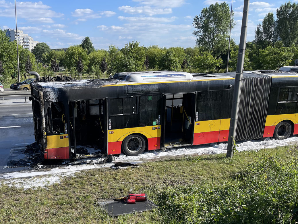 Gigantyczny pożar na Dworcu Zachodnim. Płonął autobus miejski