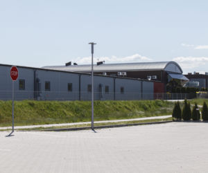 Koronawirus zamknął fabrykę mebli