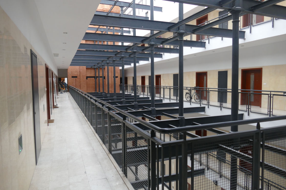 Prestiżowy apartamentowiec spłynął krwią. Katem młodej pary był ich kolega