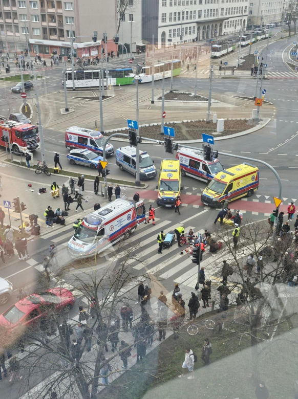 Kilkanaście osób potrąconych w centrum Szczecina. Kierowca ciężarówki uciekł