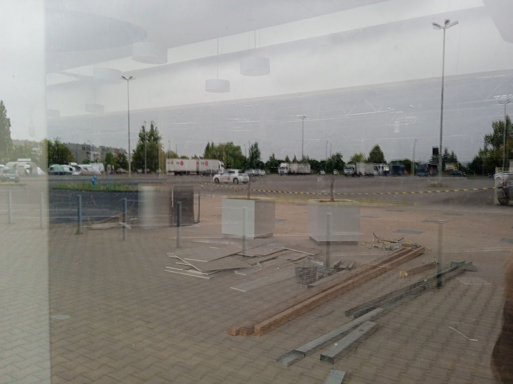 Prace budowlane w centrum handlowym na Serbskiej