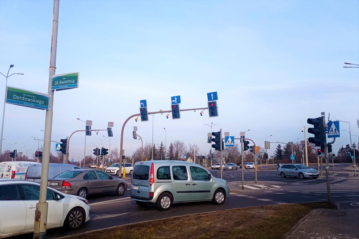 Na skrzyżowaniu ulic 26 Kwietnia, Derdowskiego i Taczaka uruchomiono system RedLight3