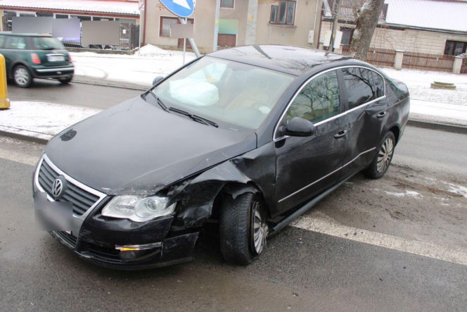 Młodość, promile i rozbity Volkswagen. Zobacz skutki kolizji w Tarnowie