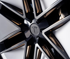 Latająca Tesla stała się rzeczywistością? Roadster wykonał niezwykły manewr