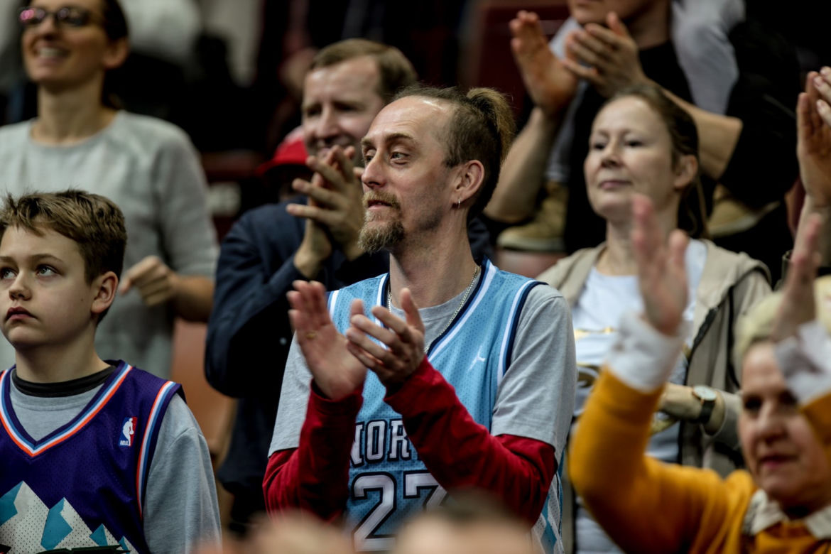 Legendarny Kosmiczny Mecz z Aniołami w Spodku: Gwiazdy zagrały dla Domu Aniołów Stróżów 