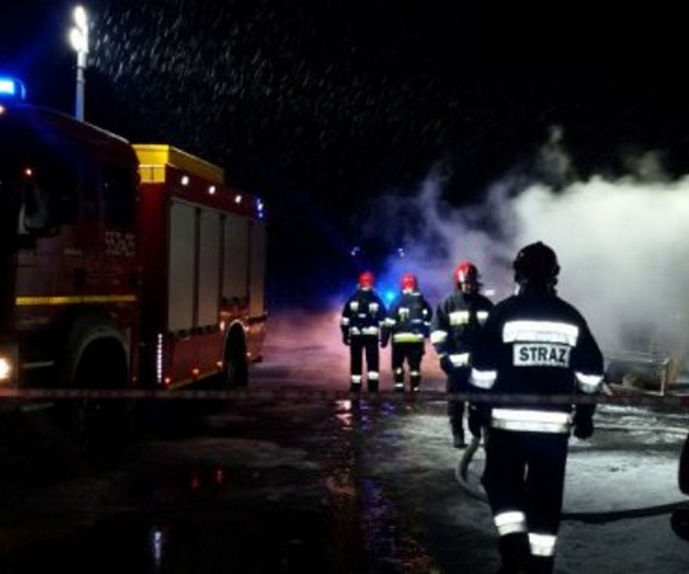 Straż pożarna noc zima 