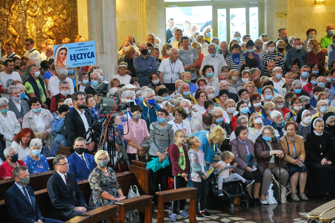 Ukłony dla Rydzyka, uśmiech dla Kaczyńskiego