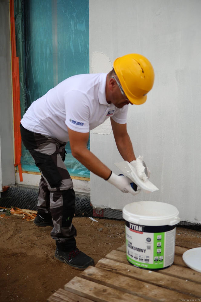 aplikacja tynku sylikonowego