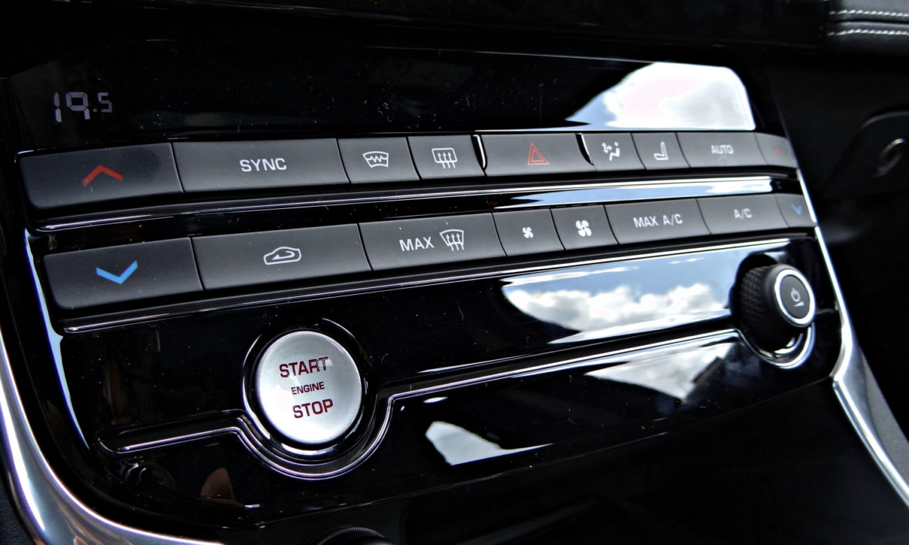 Jaguar XE 2.0 T R-Sport