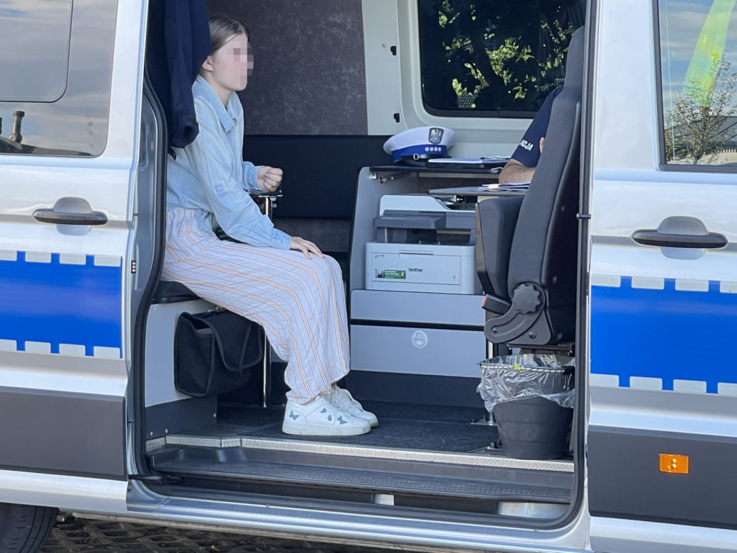 Dramat w Falenicy. Dziecko na rowerze wpadło pod busa. 9-latek w szpitalu, w akcji śmigłowiec