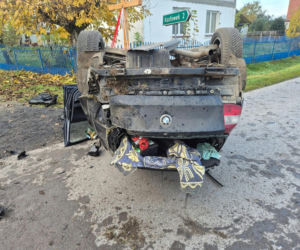 Nocny wypadek w Brzozowej. BMW wypadło z drogi