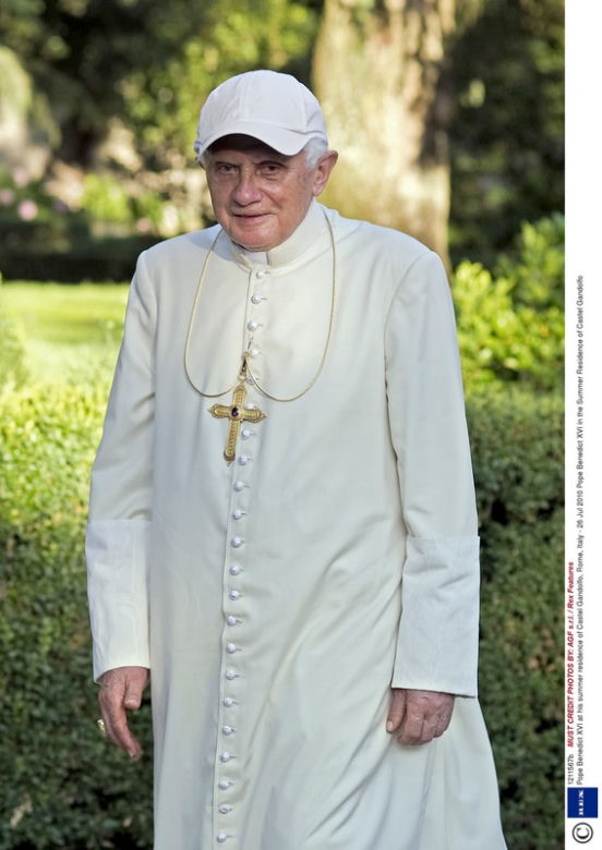 Benedykt XVI w bejsbolówce 