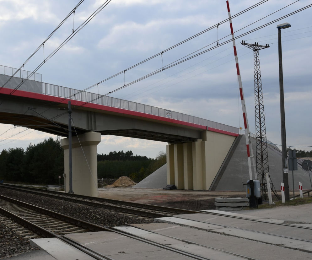 Wiadukty nad CMK już przejezdne. Jest bezpieczniej, aut nie zatrzymują szlabany