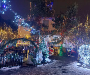 Dom bydgoskich Griswoldów znów rozbłysł. Powieśiliśmy 300 tysięcy lampek. Przygotowywaliśmy jej od lipca!