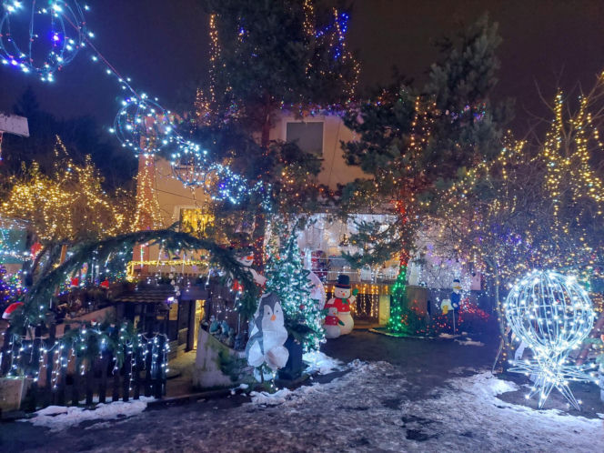 Dom bydgoskich Griswoldów znów rozbłysł. "Powieśiliśmy 300 tysięcy lampek. Przygotowywaliśmy jej od lipca!"