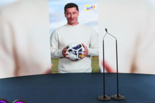 Ponad 7 mln zł dla lokalnych projektów. Na Służewcu wręczono czeki laureatom programu „Sportowo Kulturalnie Lokalnie”.