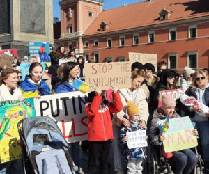 Świecie, pomóż naszym dzieciom. Protest matek z Ukrainy przeszedł przez Warszawę