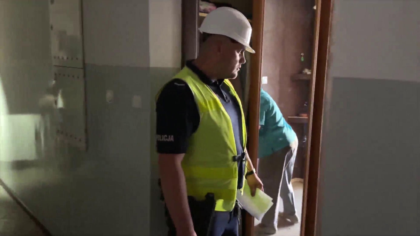 Policjanci pokazali jak wygląda wnętrze spalonego budynku w Ząbkach. Wstrząsające obrazki