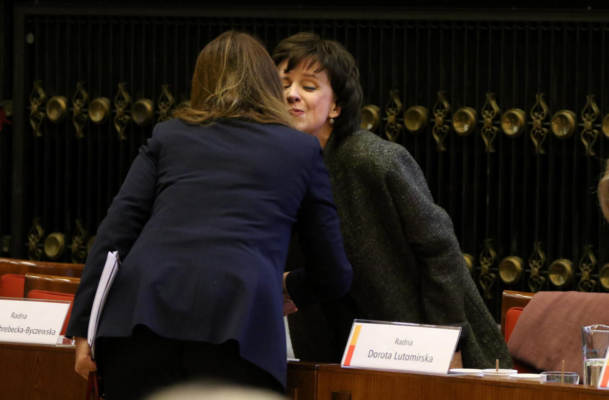 Uściskom i całusom nie było końca. Radna Małgorzata Zakrzewska w objęciach z inną radną