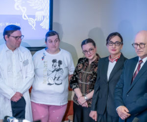 Lekarze WUM usunęli guza z wątroby poza ciałem. Pierwsza taka operacja w Polsce