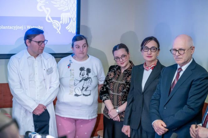 Lekarze WUM usunęli guza z wątroby poza ciałem. Pierwsza taka operacja w Polsce