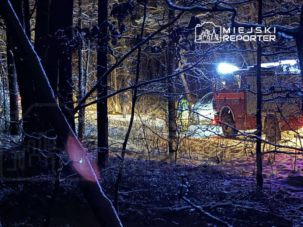 Śmiertelna zabawa na śniegu. 25-latek nie przeżył kuligu. Spadł z worka i uderzył w drzewo