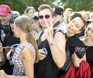 Fani w upale czekają na koncert The Weeknd. Tłumy w Warszawie
