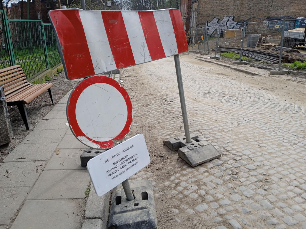 Tak zmieniła się Biskupia Górka. Zrewitalizowano kamienice. Zdjęcia przed i po 