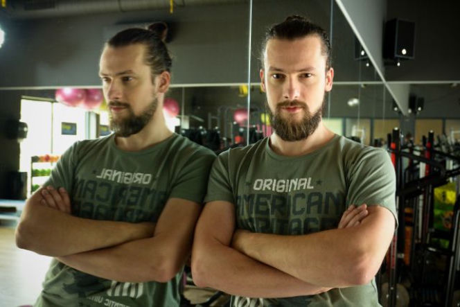 Pierwsza miłość.  Adam (Marcin Krajewski)