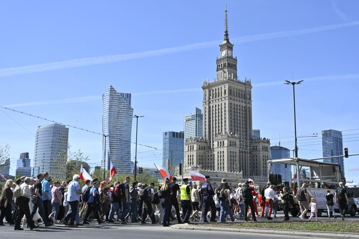 Warszawa.  Marsz Konstytucji 3 Maja