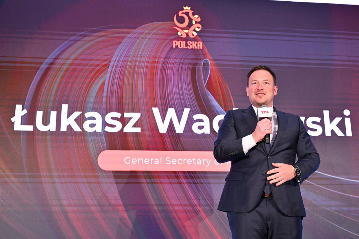 PZPN się odmłodził. Co za przemiana prezesa Kuleszy i sekretarza Wachowskiego!