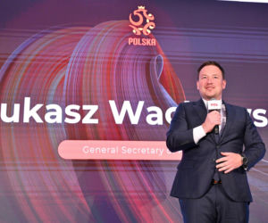 PZPN się odmłodził. Co za przemiana prezesa Kuleszy i sekretarza Wachowskiego!