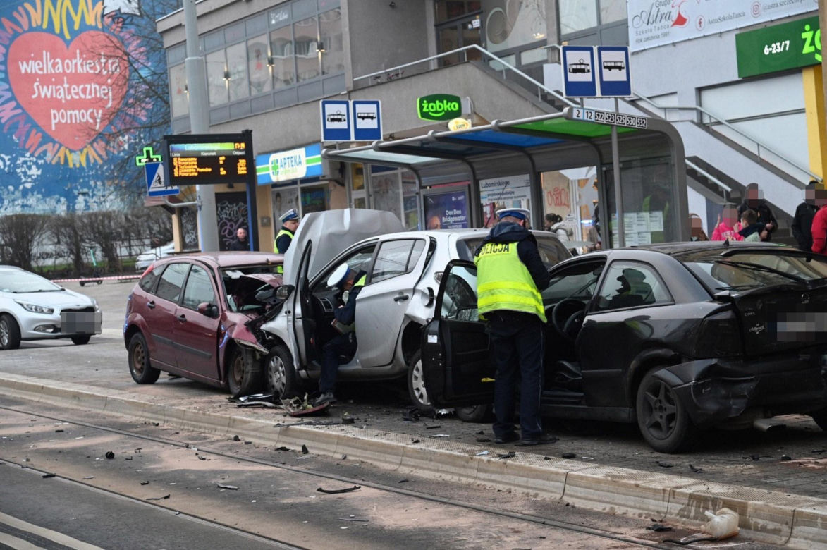 W Szczecinie kierowca rozpędzonym samochodem wpadł w pieszych