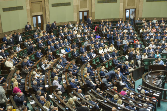 Powakacyjna rewia mody w Sejmie
