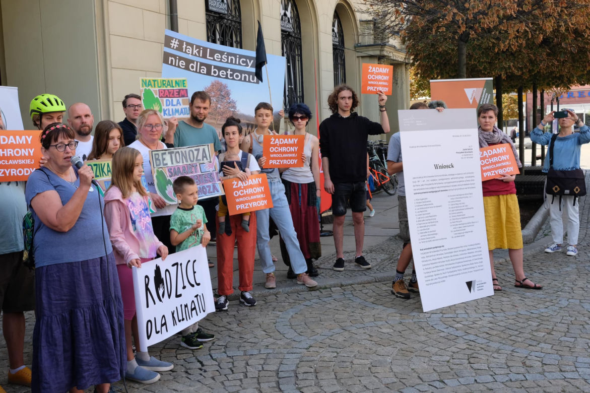 „Kochaj, nie rżnij”, „Chcemy bzykać w spokoju" czy „Chcemy mieć mokro”