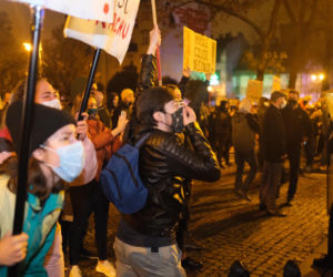 Strajk kobiet w Katowicach. Policja użyła gazu. Są zatrzymania [ZDJĘCIA]