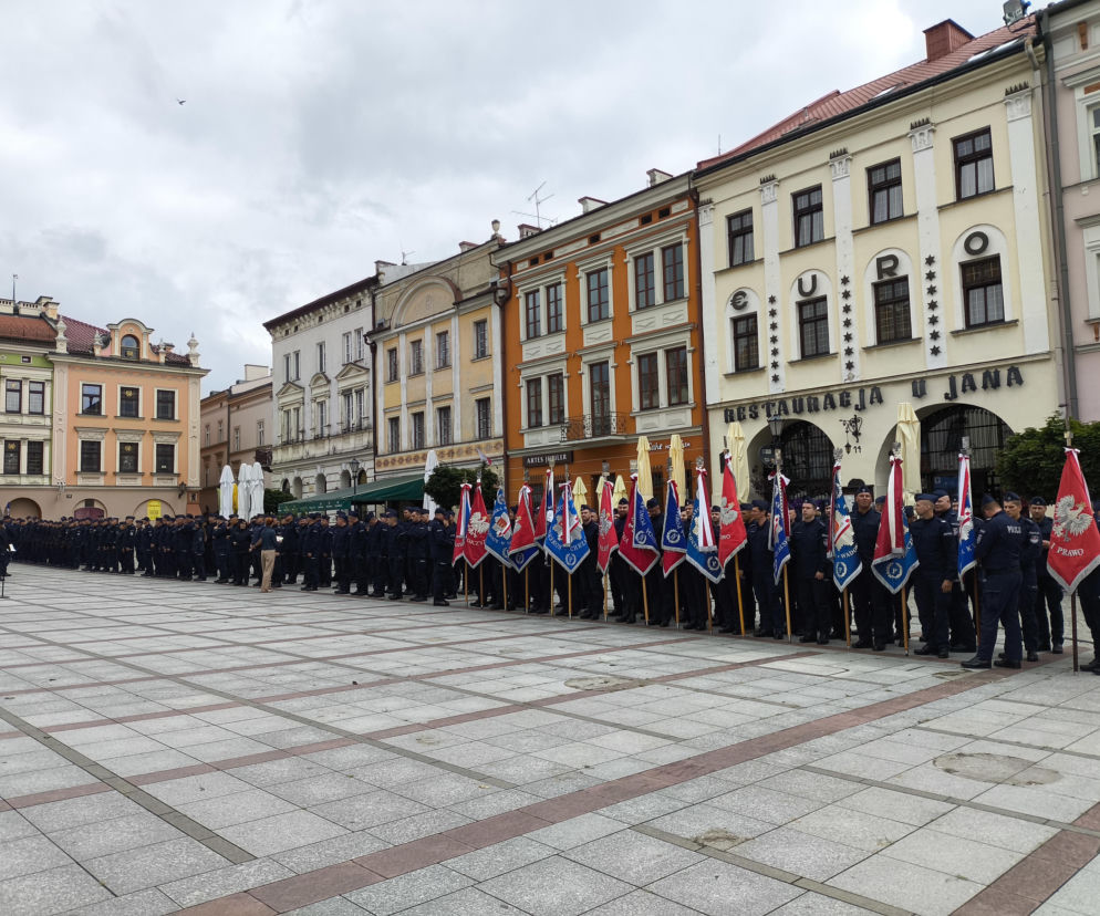 Święto Policji w Tarnowie. Policyjny sprzęt, specjalni goście i atrakcje dla całych rodzin