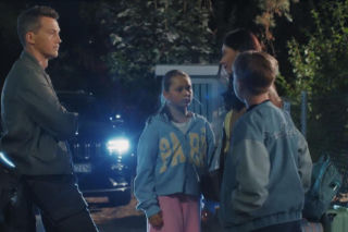 M jak miłość odc. 1913. Iza (Adriana Kalska), Jakub Karski (Krzysztof Kwiatkowski), Szymek (Staś Szczypiński), Maja (Laura Jankowska)