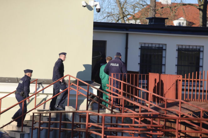 Bartosz G. przywieziony do Prokuratury Okręgowej w Płocku