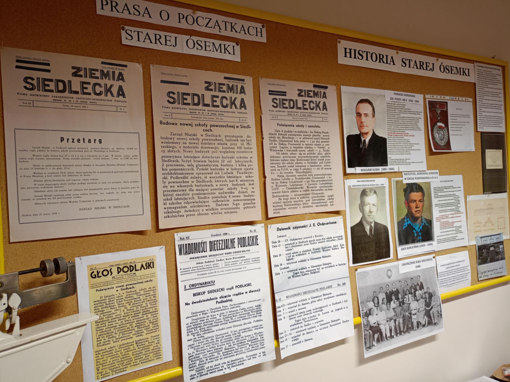 Sala Tradycji Starej Ósemki mieści się w Szkole Podstawowej nr 9 w Siedlcach