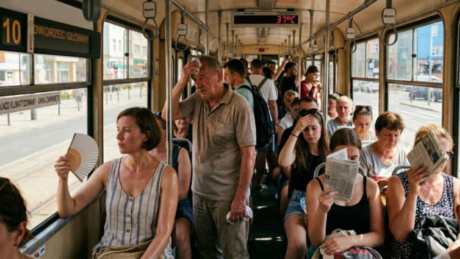 Sauna w autobusach i tramwajach. Klima nie działa? Zobacz, gdzie to zgłosić