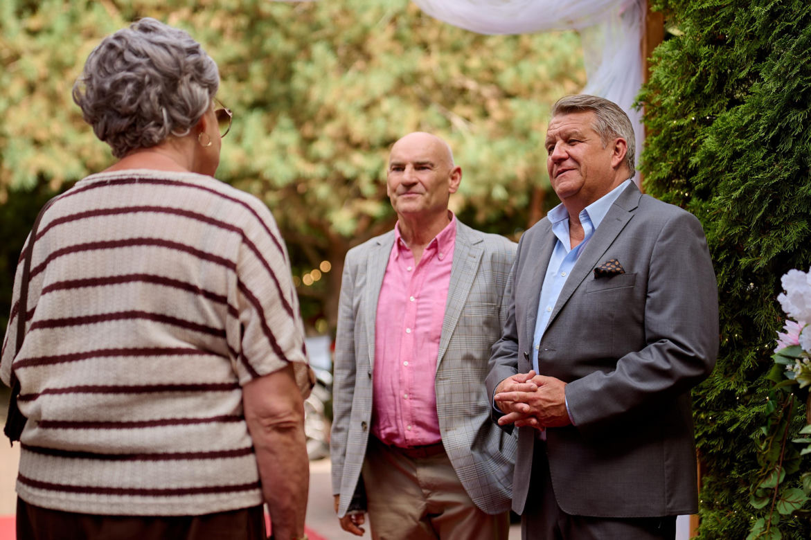Na Wspólnej odc. 4118. Marek (Grzegorz Gzyl), Roman (Waldemar Obłoza), Otylia Czerska (Elżbieta Kijowska)