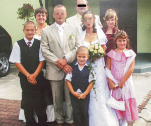 Dwie twarze Dariusza P.: Żarliwy katolik. Godny zaufania. Uczynny ministrant. Dzieciobójca. Podpalacz. Chciwiec. Niewierny mąż